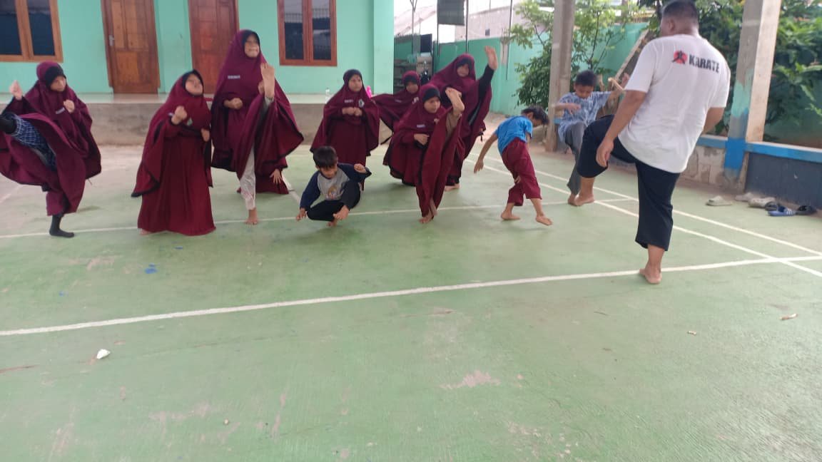 Keseruan Latihan Karate SDIT