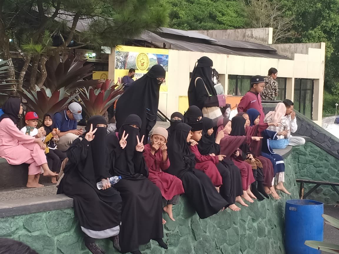 Kunjungan ke masjid atta'awun puncak